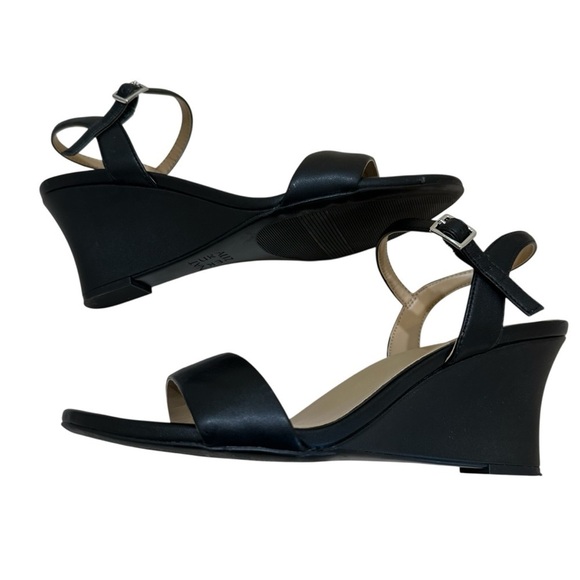 Naturalizer Women's Bristol Wedge Ankle Strap black Sandal - Picture 2 of 9